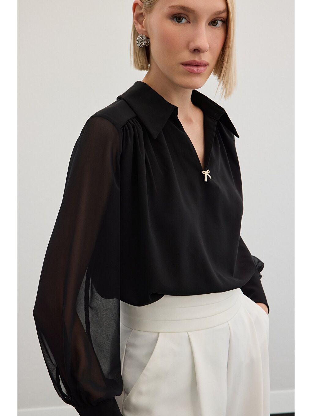 Aksesuarlı Salaş Bluz - Siyah-5