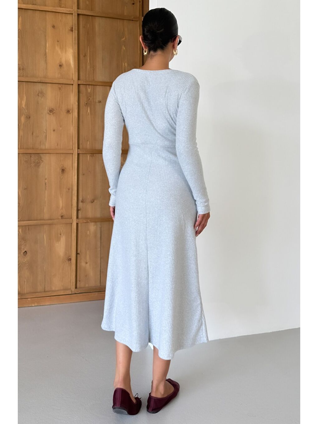 Kadın Gri Kruvaze Yakalı Uzun Kollu Midi Boy İnterlok Elbise-7