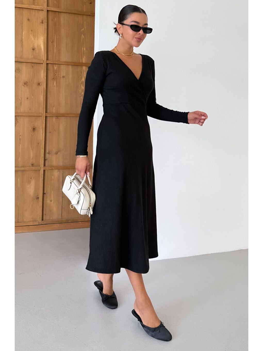 Kadın Siyah Kruvaze Yakalı Uzun Kollu Midi Boy İnterlok Elbise-1