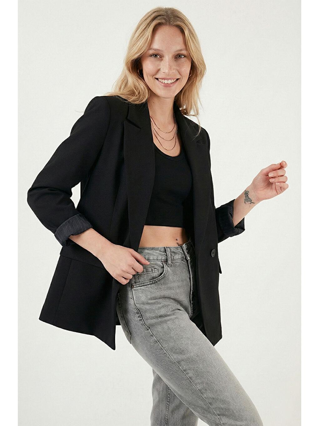 Siyah Regular Fit Kruvaze Yaka Desenli Astar Detaylı Kadın Ceket 6927560-1