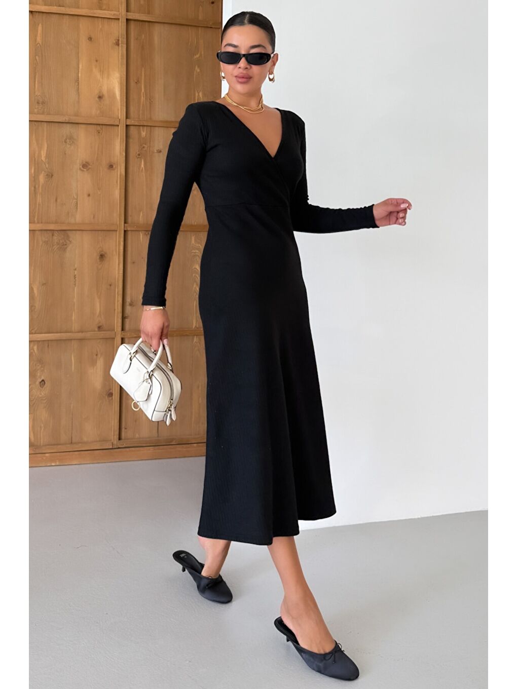 Kadın Siyah Kruvaze Yakalı Uzun Kollu Midi Boy İnterlok Elbise-2