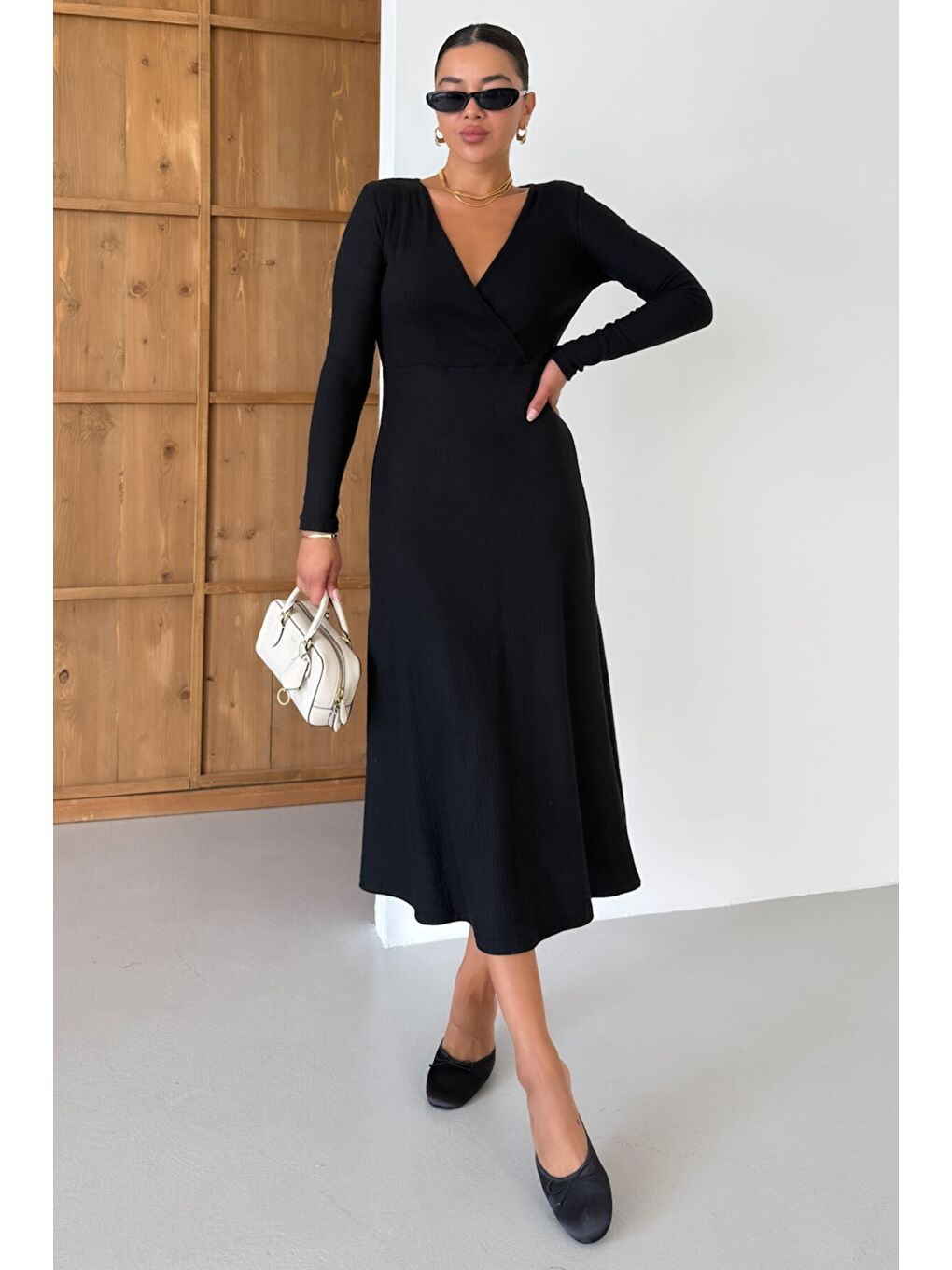 Kadın Siyah Kruvaze Yakalı Uzun Kollu Midi Boy İnterlok Elbise-3
