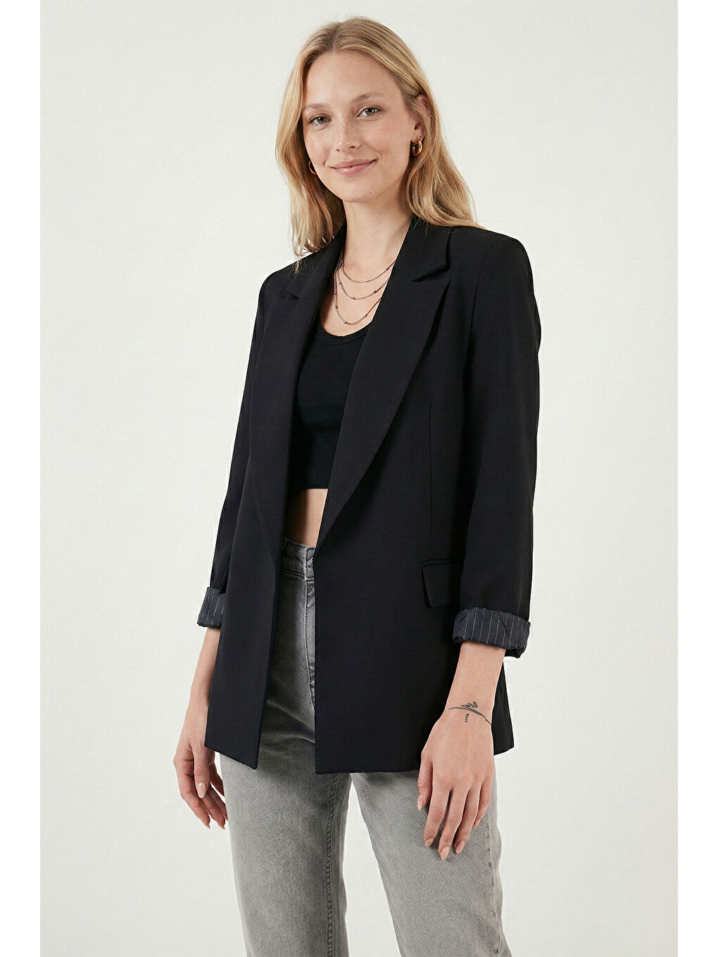 Siyah Regular Fit Kruvaze Yaka Desenli Astar Detaylı Kadın Ceket 6927560-3