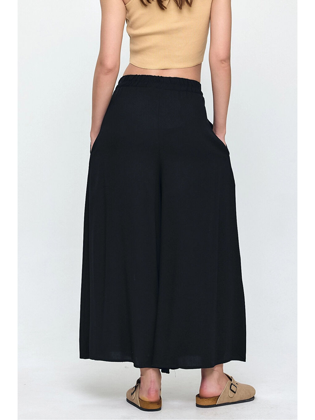 Kadın Siyah Beli Lastikli Nakış Detaylı Bol Kesim Viskon Pantolon HZL25S-VM10301-4