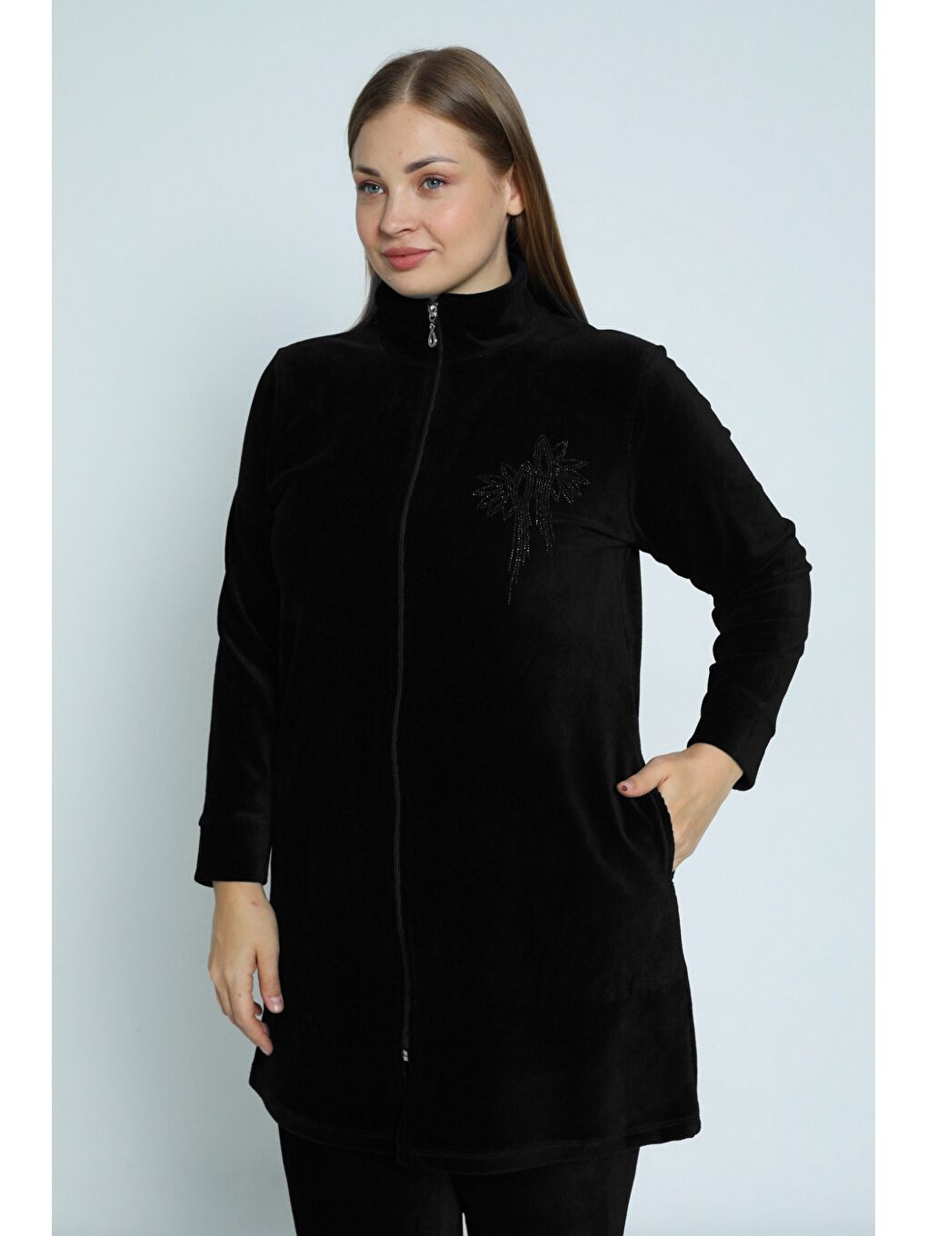 Kadın Siyah Büyük Beden Uzun Kollu Pamuklu Taş Detaylı Kadife Alt Üst Eşofman Takımı-1