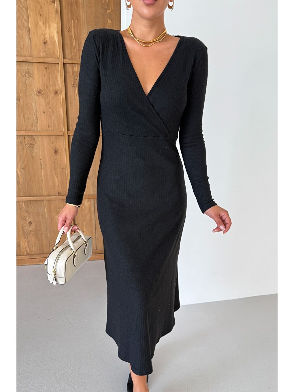 Kadın Siyah Kruvaze Yakalı Uzun Kollu Midi Boy İnterlok Elbise-5