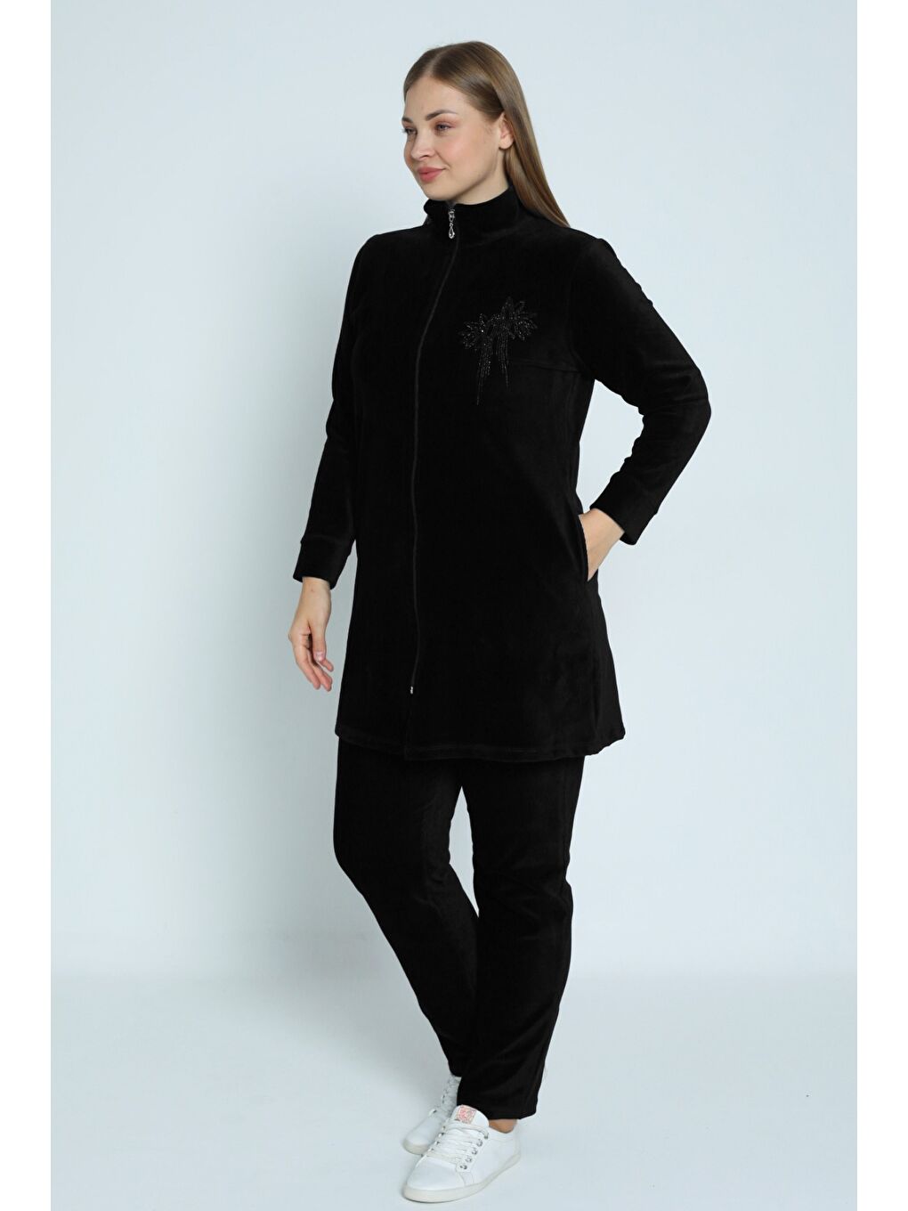 Kadın Siyah Büyük Beden Uzun Kollu Pamuklu Taş Detaylı Kadife Alt Üst Eşofman Takımı-2