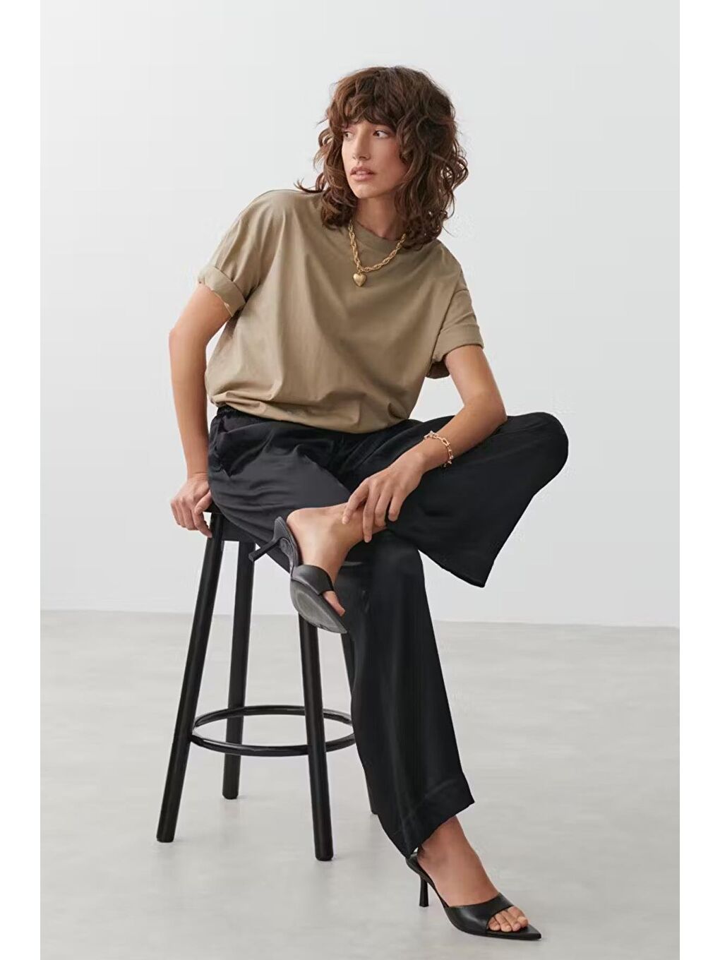 Siyah Beli Büzgülü Saten Bol Paça Kadın Pantolon Mg2019-1