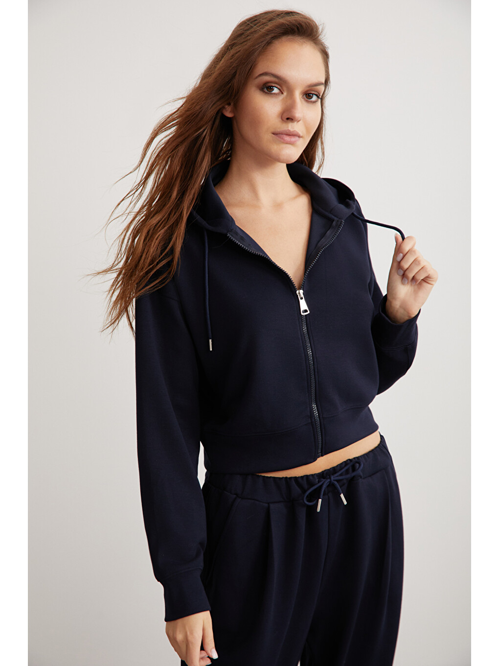 Jıll Kadın Scuba Kumaşlı Kapüşonlu Fermuarlı Aşırı Yumuşak Örme Crop Lacivert Sweatshirt