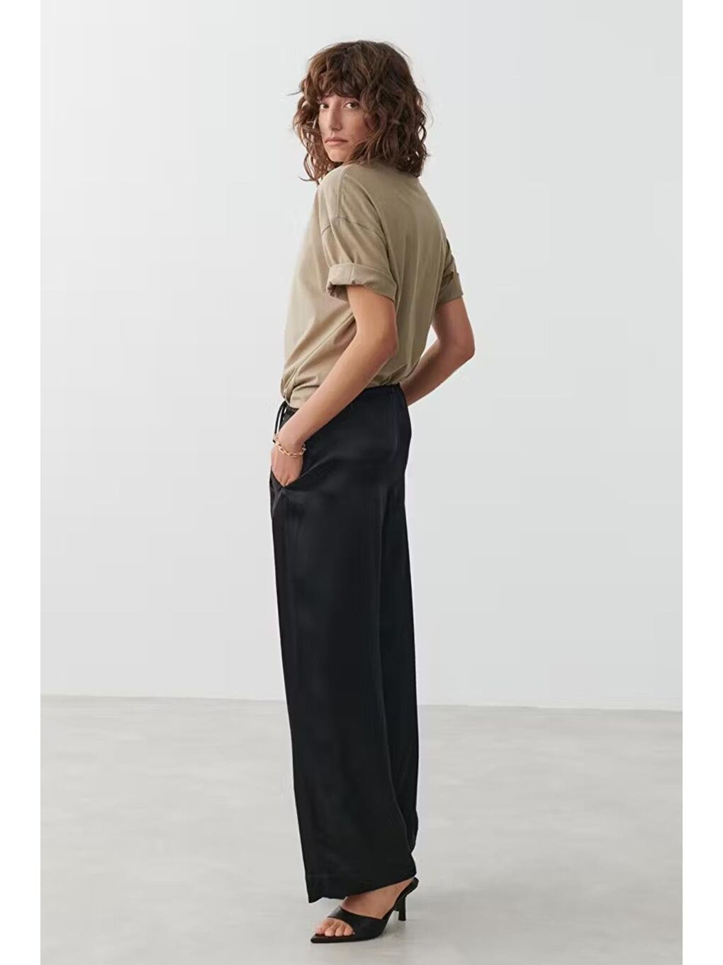 Siyah Beli Büzgülü Saten Bol Paça Kadın Pantolon Mg2019-2