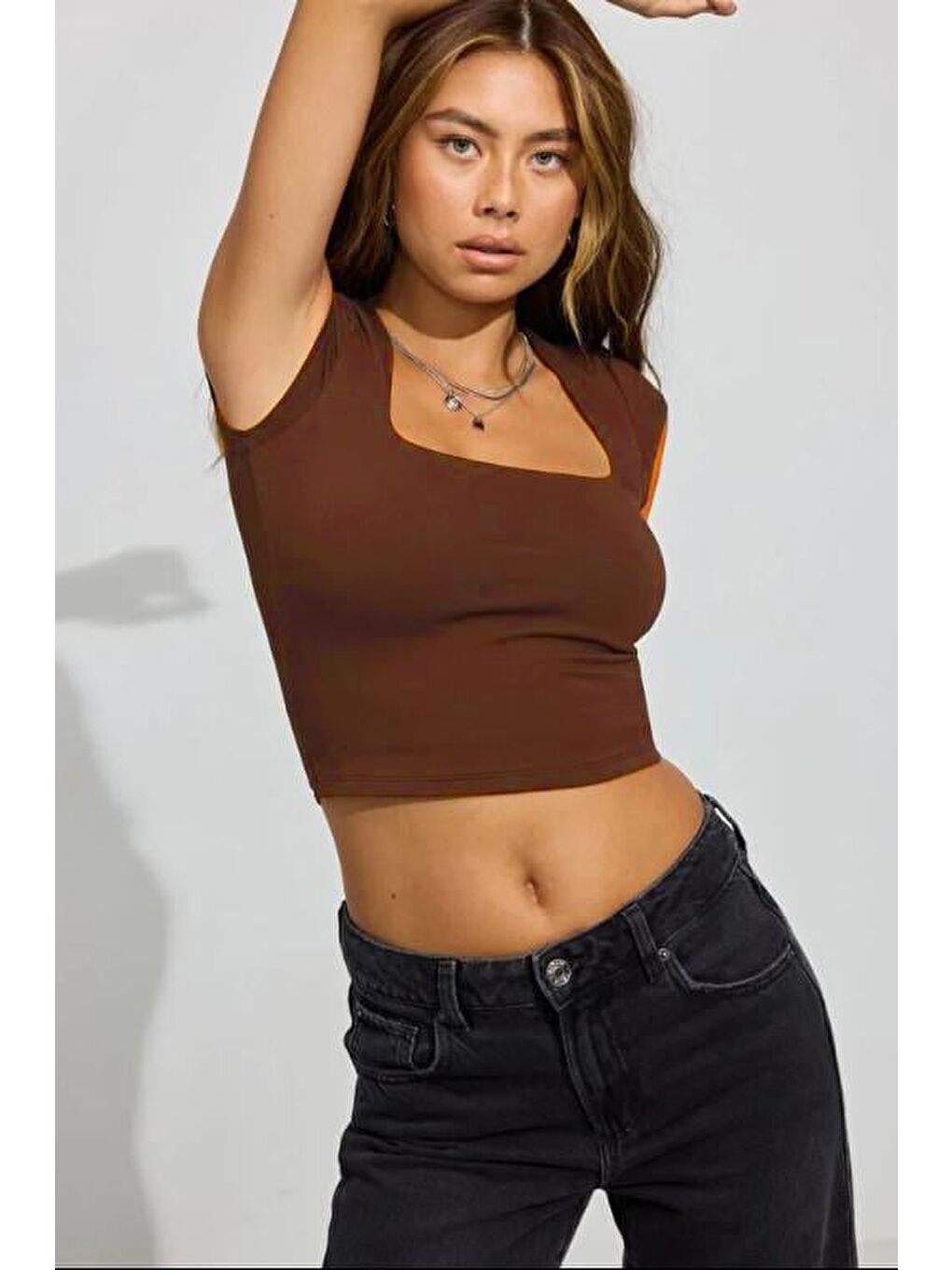 Kahverengi Kare Yaka Kadın Tişört Mg2294