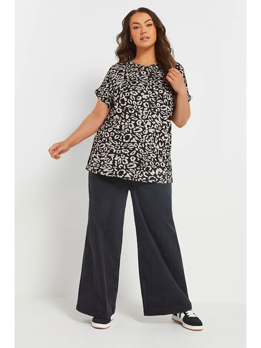 Beyaz Büyük Beden Bisiklet Yaka Kuş Gözü Detaylı Desenli T-shirt 303865-1