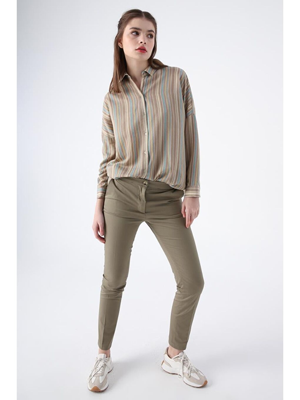 Haki Pamuklu Ütü İzli Cepli Elastanlı Dar Paça Pantolon