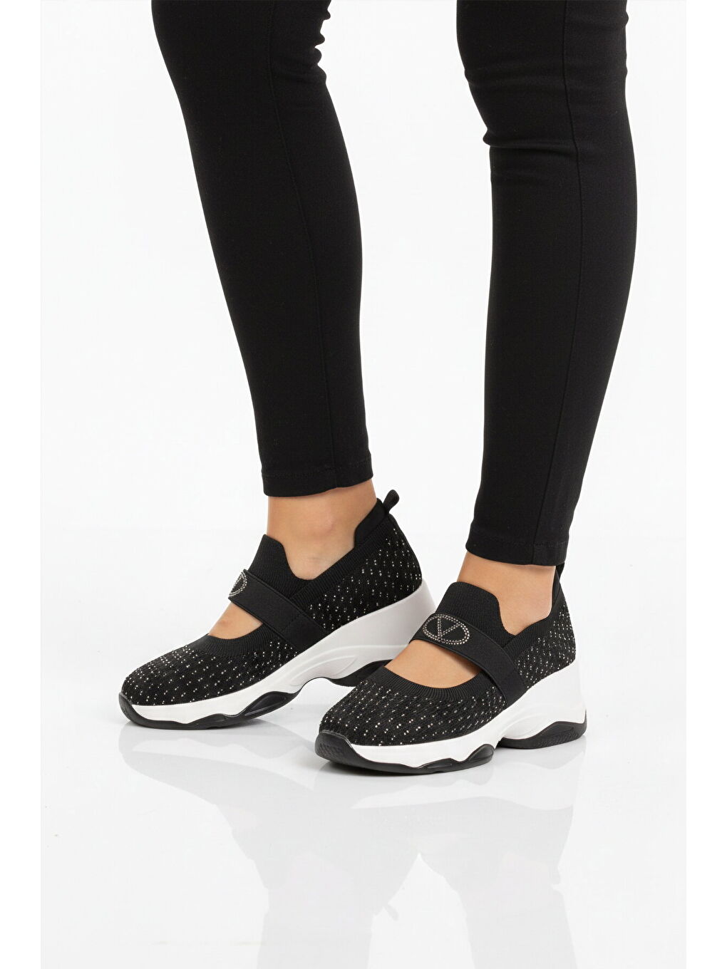 Siyah Anorak Bantlı Taş İşlemeli Kadın Casual Ayakkabı 26Y305 G-1