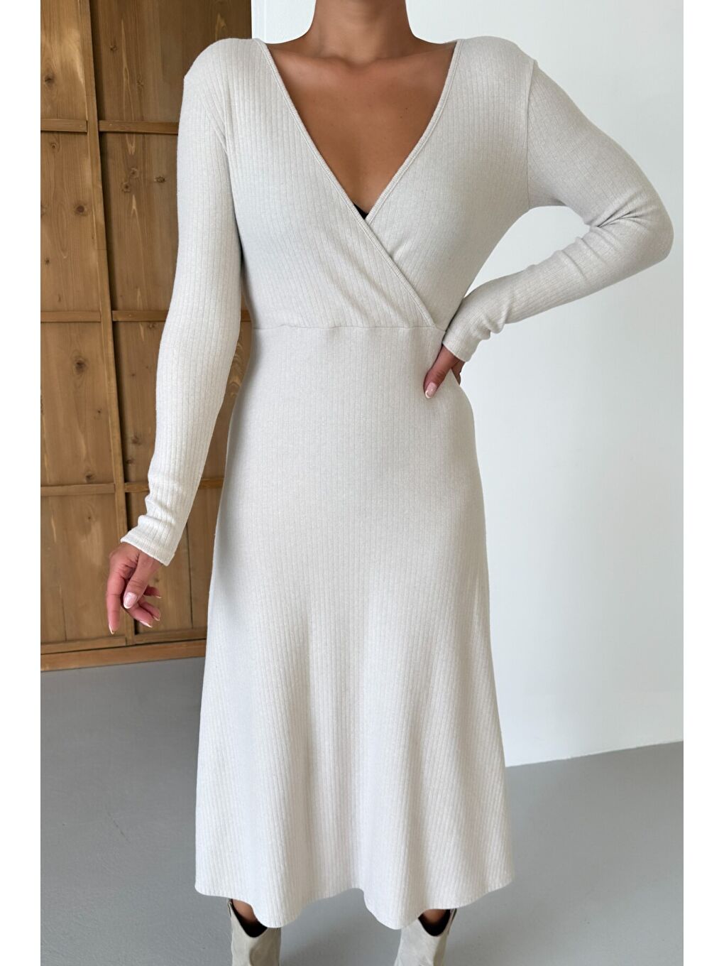 Kadın Bej Kruvaze Yakalı Uzun Kollu Midi Boy İnterlok Elbise-5