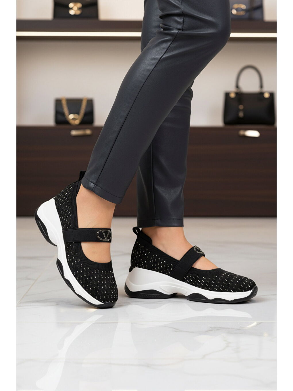 Siyah Anorak Bantlı Taş İşlemeli Kadın Casual Ayakkabı 26Y305 G-2