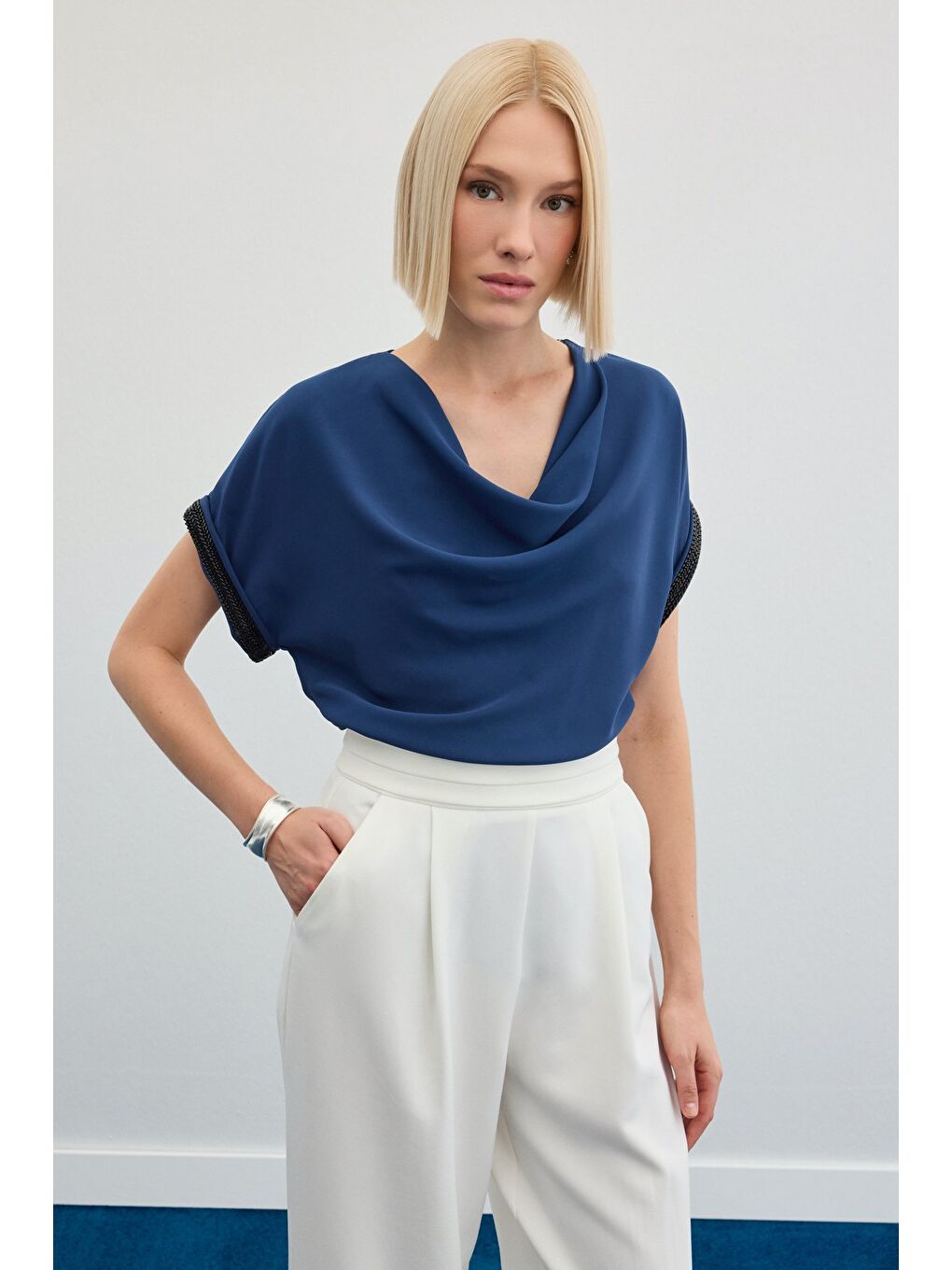 Kollar Taş Detaylı Salaş Bluz - İndigo-1