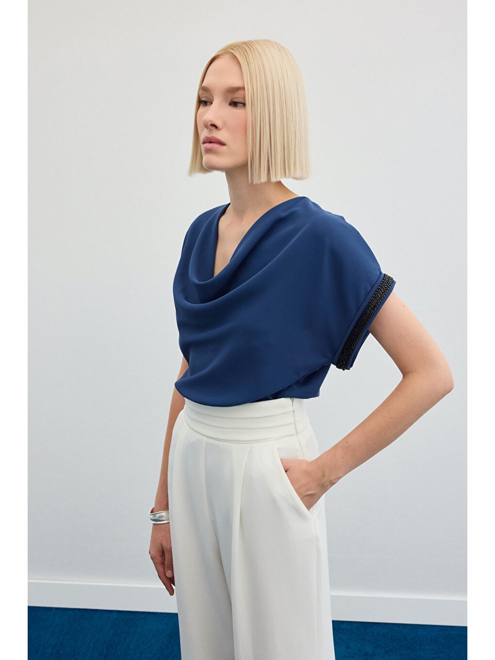 Kollar Taş Detaylı Salaş Bluz - İndigo-2