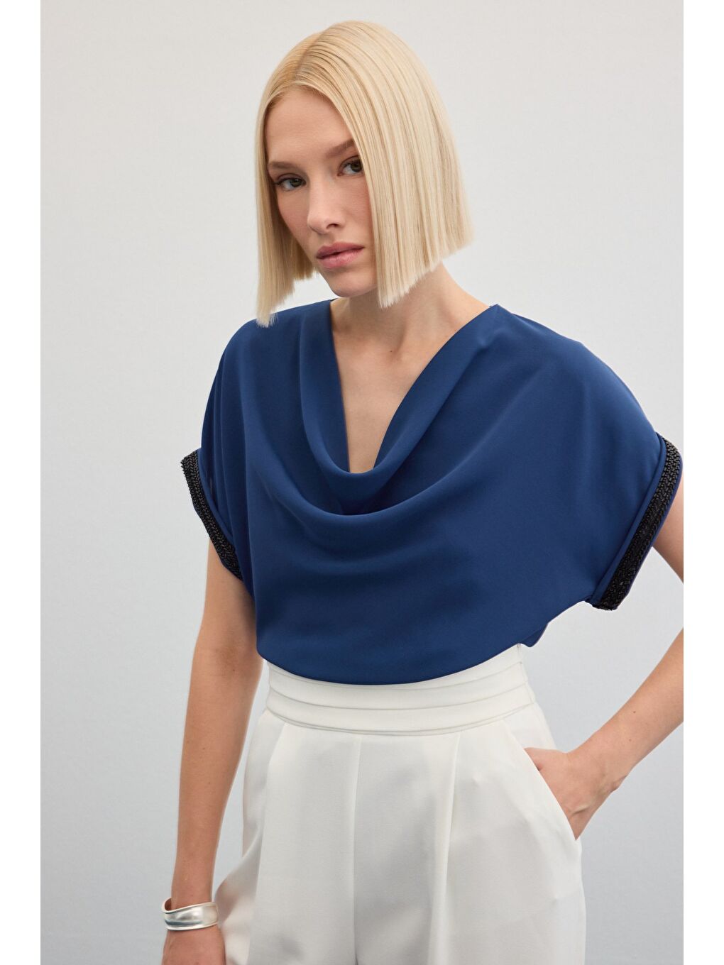 Kollar Taş Detaylı Salaş Bluz - İndigo-3