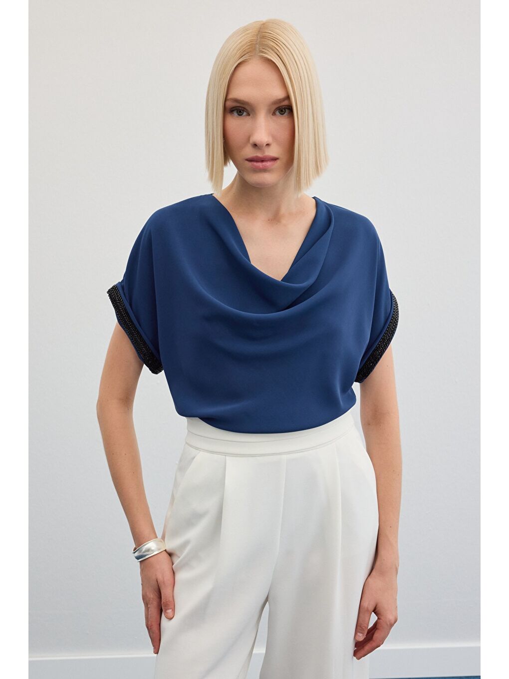 Kollar Taş Detaylı Salaş Bluz - İndigo-5