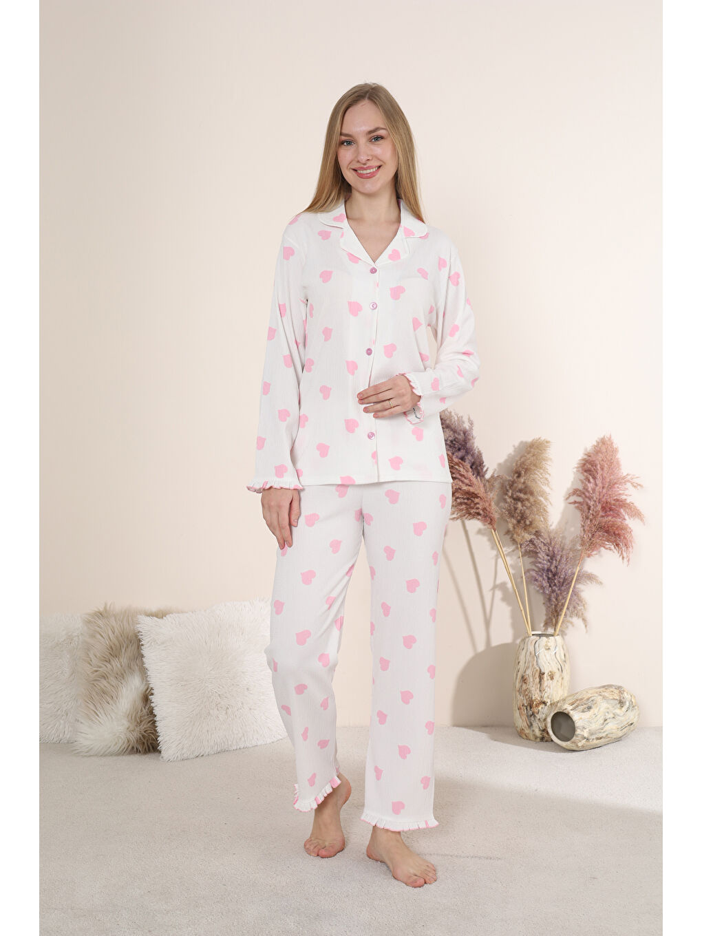 Beyaz Bürümcük Kumaş Önden Düğmeli Desenli Uzun Kollu Kadın Pijama Takımı 6005-1