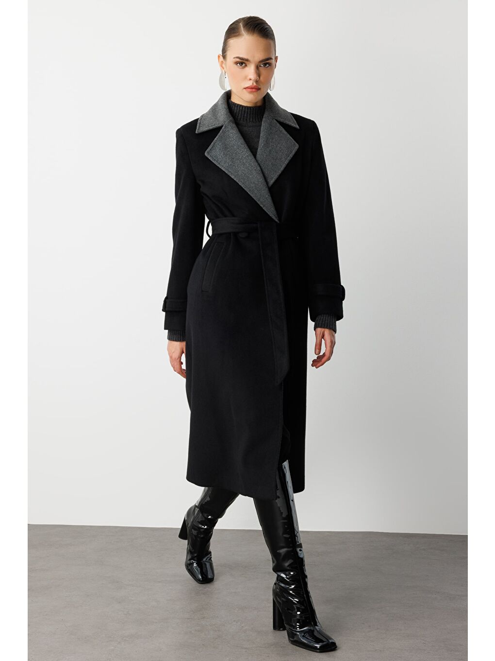 Siyah Gri Detaylı Uzun Klasik Kaşe Kaban-1