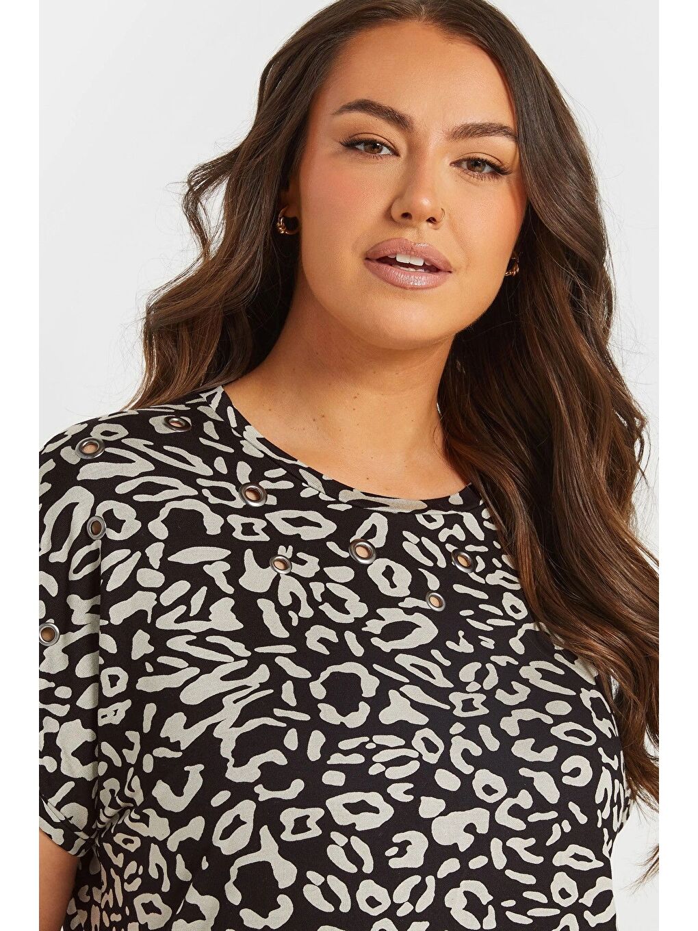 Beyaz Büyük Beden Bisiklet Yaka Kuş Gözü Detaylı Desenli T-shirt 303865-3