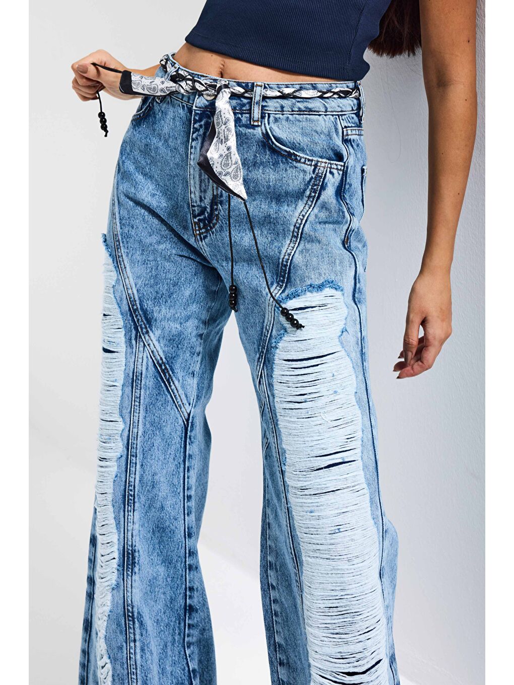 Kadın Mavi Flare Fit Altı Beslemeli Yırtık ve Fular Detaylı Tasarım Denim Jean-6