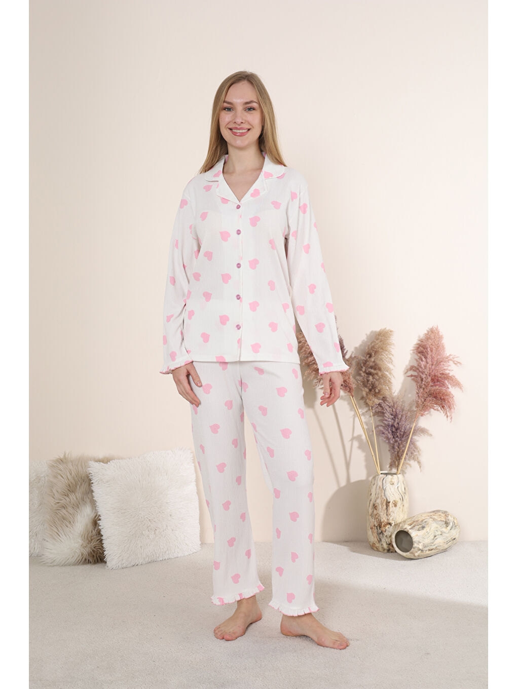 Beyaz Bürümcük Kumaş Önden Düğmeli Desenli Uzun Kollu Kadın Pijama Takımı 6005-3