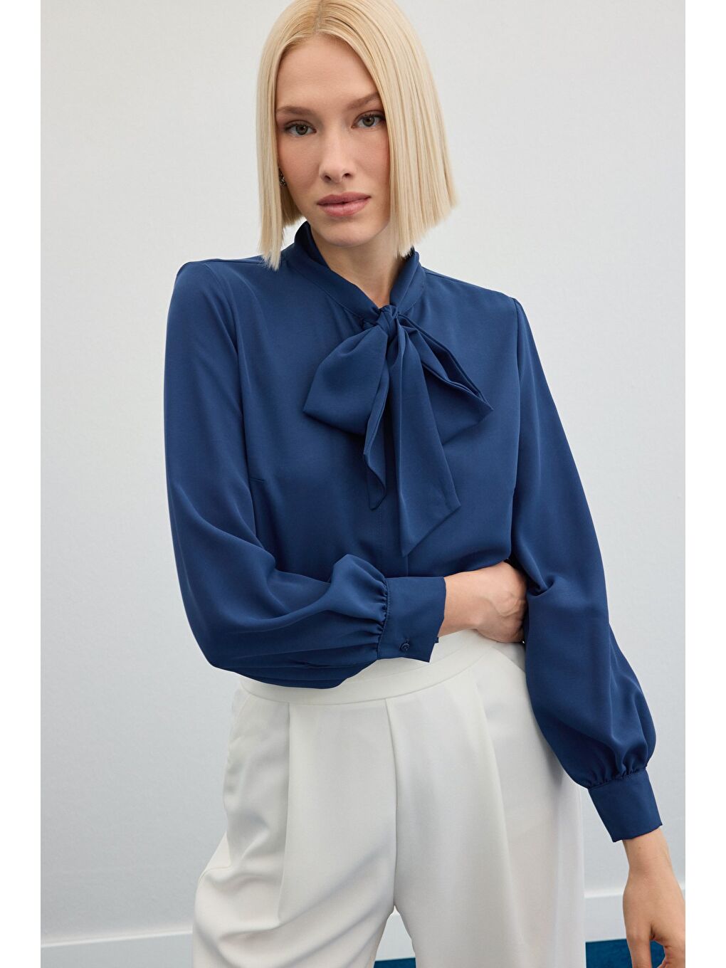 Yakası Bağlamalı Düz Gömlek - İndigo-5