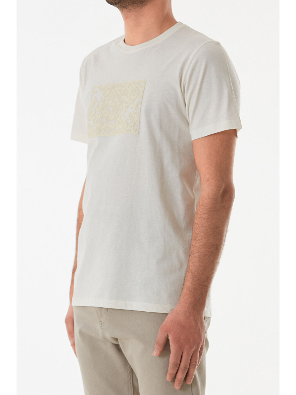 Ekru Kabartma Baskılı Bisiklet Yaka Tişört-4