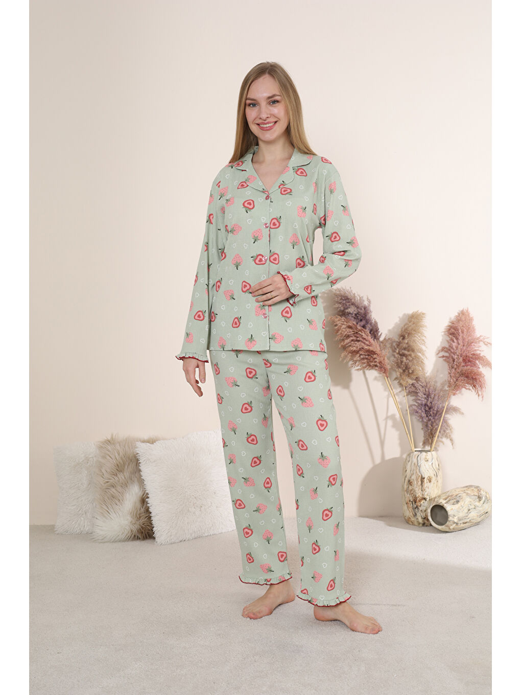 Yeşil Bürümcük Kumaş Önden Düğmeli Desenli Uzun Kollu Kadın Pijama Takımı 6005-1