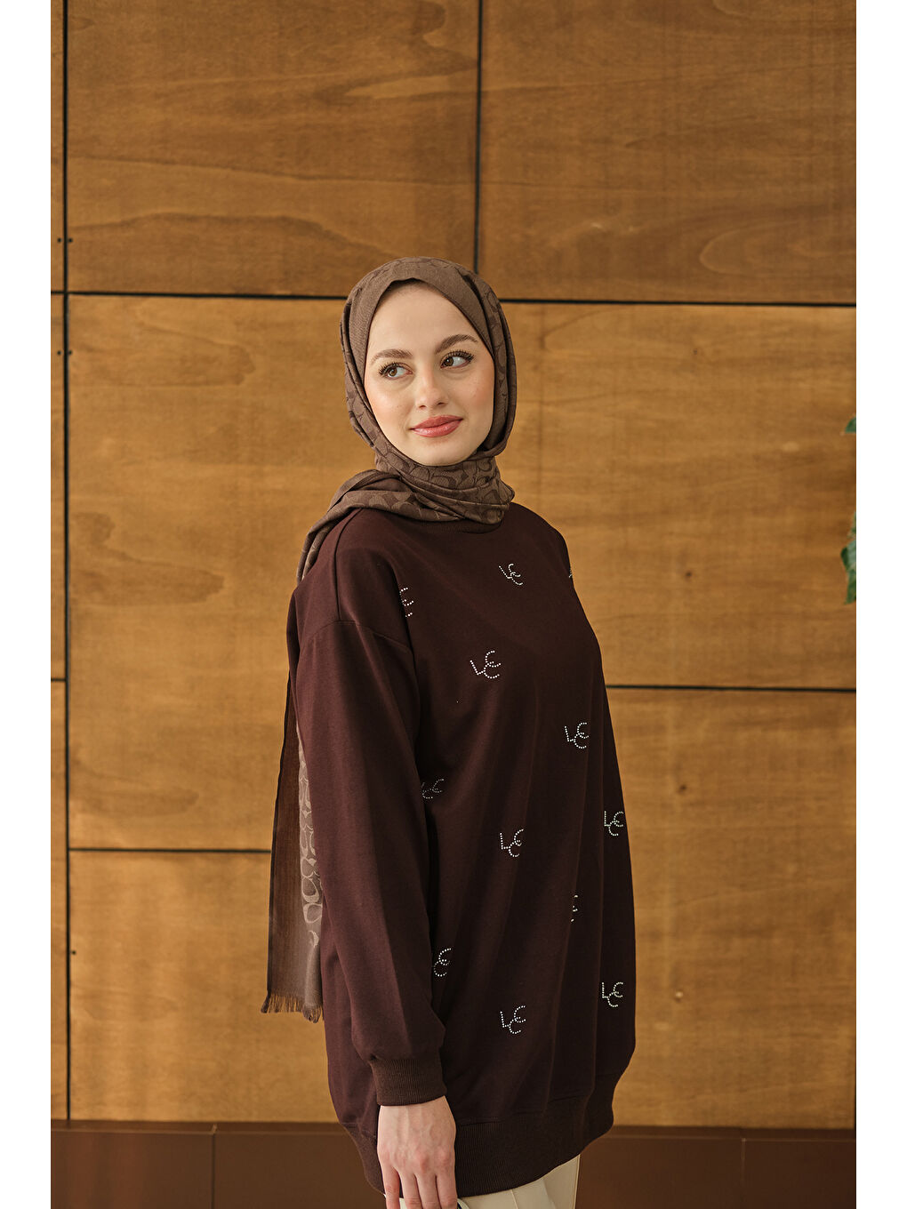 Kadın LCC Taş Detay Bisiket Yaka Sweat Kahverengi-3