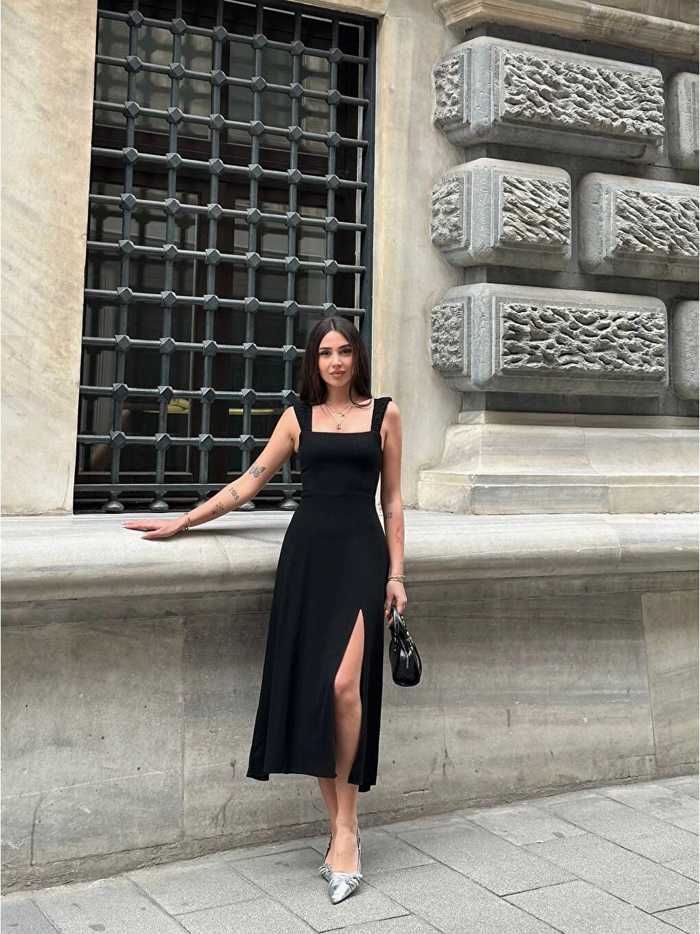 Kadın Siyah Arkadan İp Bağlamalı Yırtmaç Detaylı Keten Elbise HZL25S-ZK11241