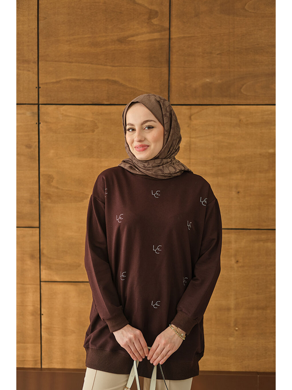 Kadın LCC Taş Detay Bisiket Yaka Sweat Kahverengi-4