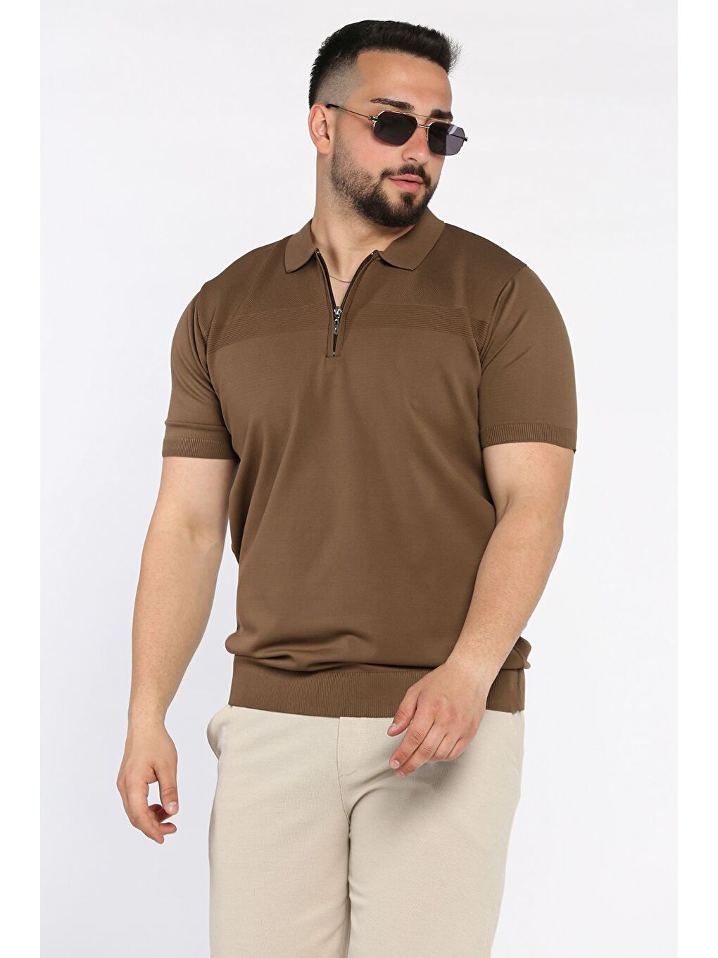 Kahverengi Erkek Polo Yaka Yarım Fermuarlı Kendinden Desenli Tişört-1