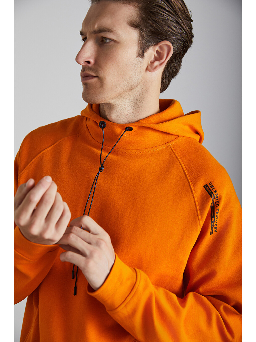 Malagos Erkek İçi Polarlı Yumuşacık 3 İplik İçi Şardonlu Regular Kapüşonlu Turuncu Sweatshirt-3