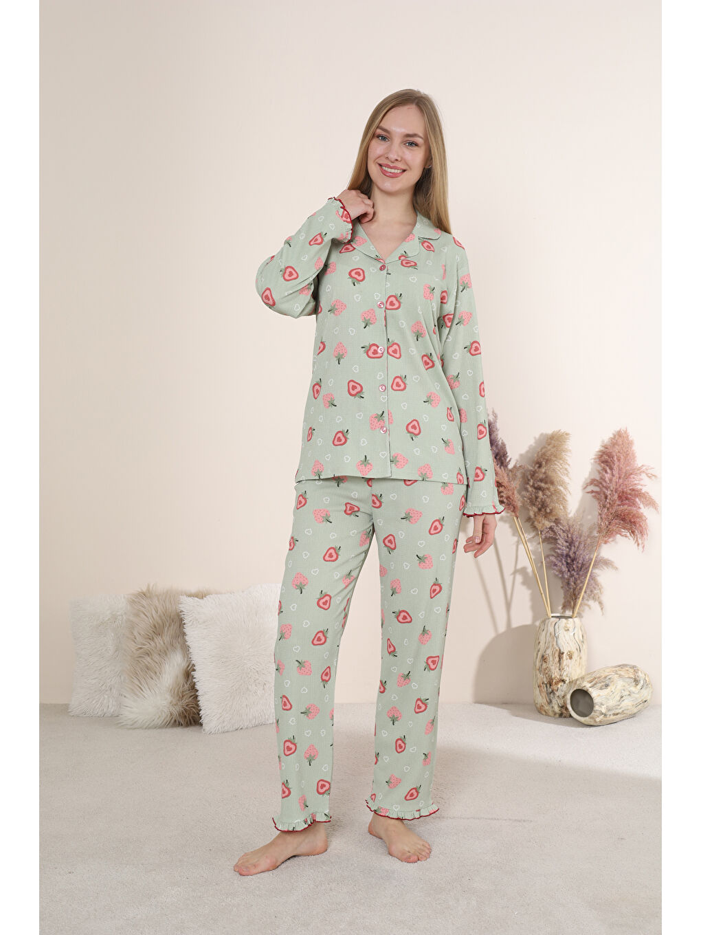 Yeşil Bürümcük Kumaş Önden Düğmeli Desenli Uzun Kollu Kadın Pijama Takımı 6005-3