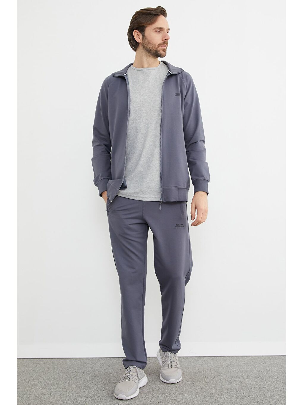 Gri Yazı Kabartmalı Fermuarlı Eşofman Takımı-1