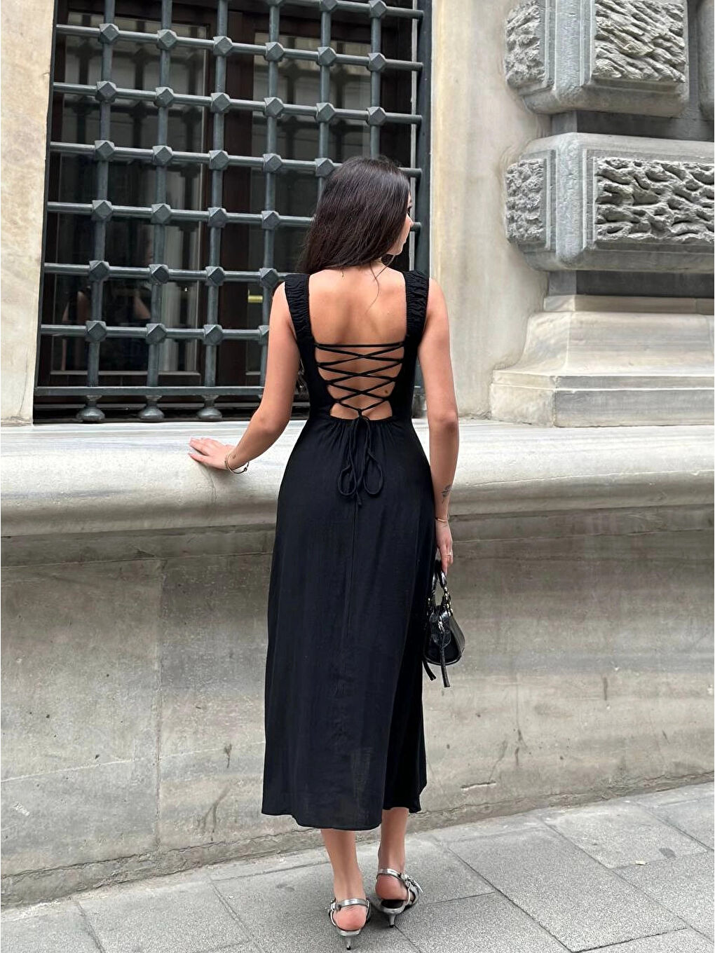 Kadın Siyah Arkadan İp Bağlamalı Yırtmaç Detaylı Keten Elbise HZL25S-ZK11241-4