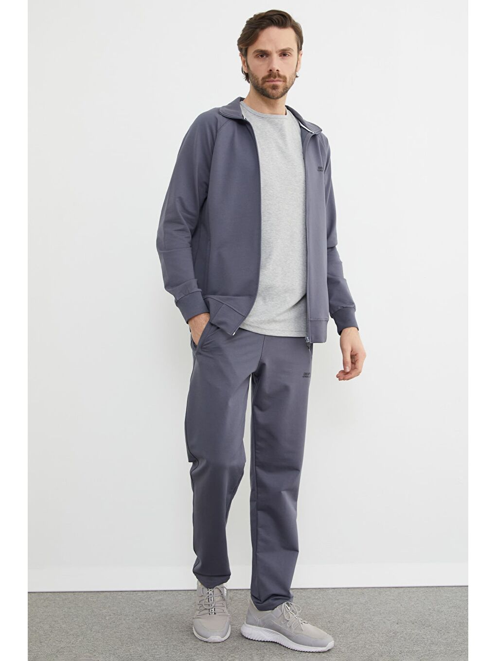 Gri Yazı Kabartmalı Fermuarlı Eşofman Takımı-2