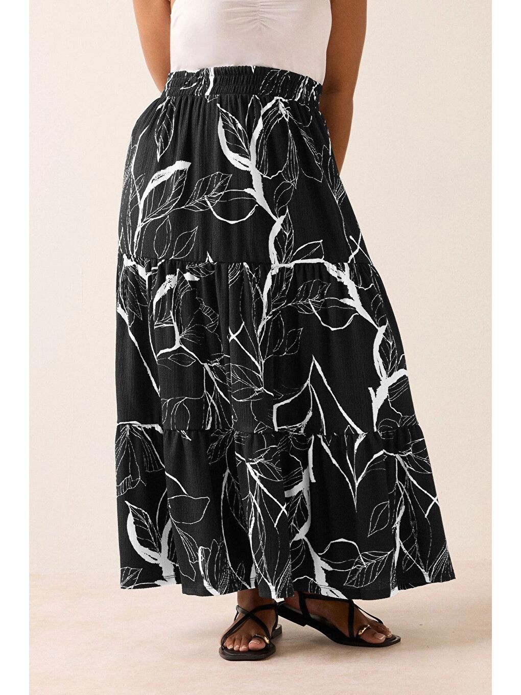 Siyah Büyük Beden Bürümcük Kumaş Çiçek Desenli Beli Lastikli Etek 304235-1