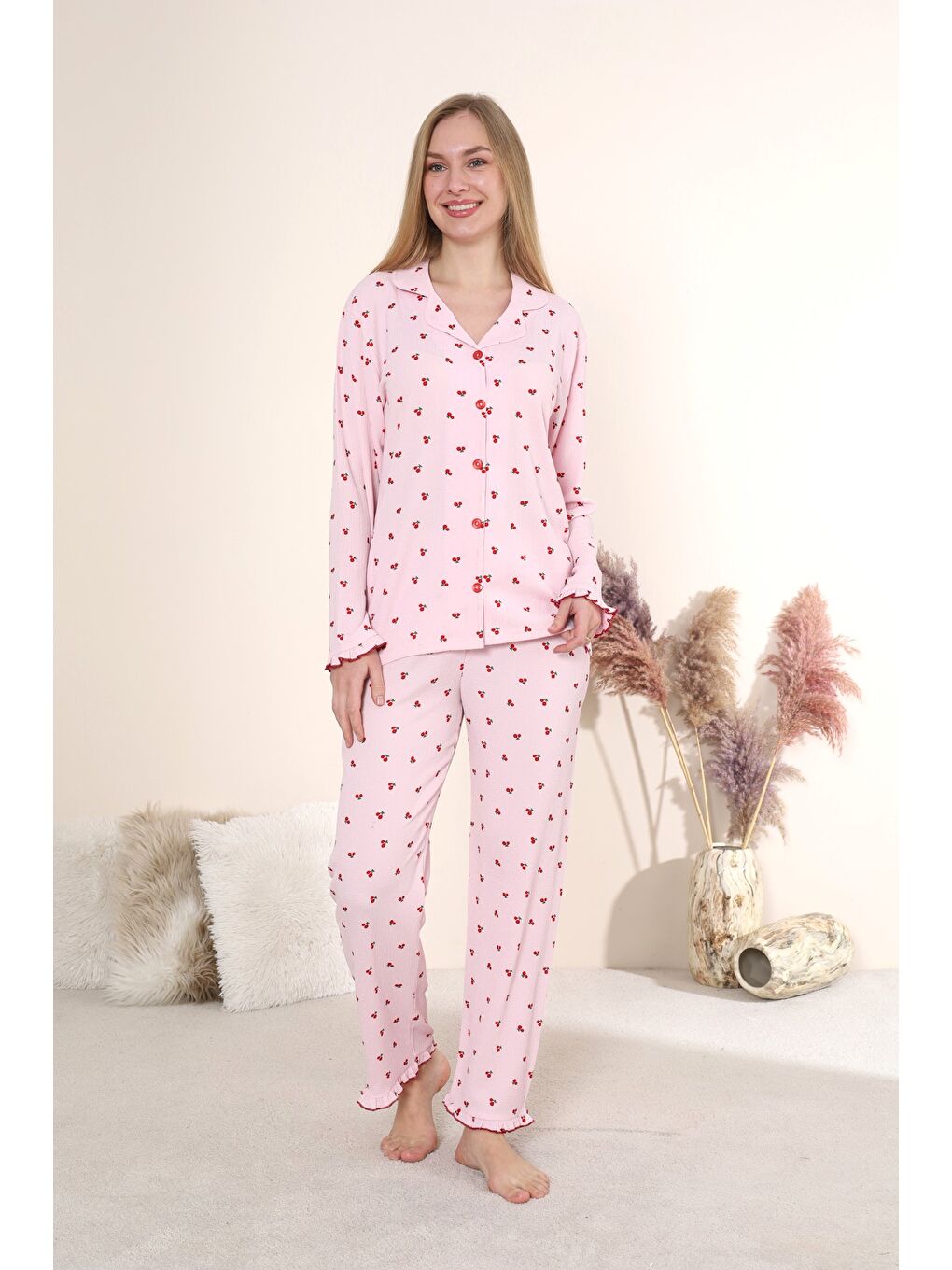 Pembe Bürümcük Kumaş Önden Düğmeli Kiraz Desenli Uzun Kollu Kadın Pijama Takımı 6006-1