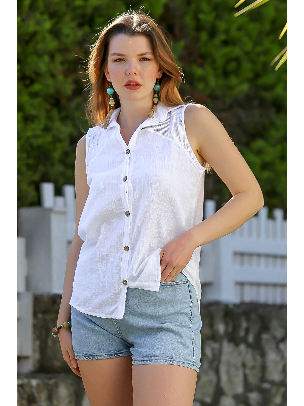 Beyaz Gömlek Yaka Kolsuz Düğmeli Yıkamalı File Detaylı Casual Dokuma Bluz 72 56