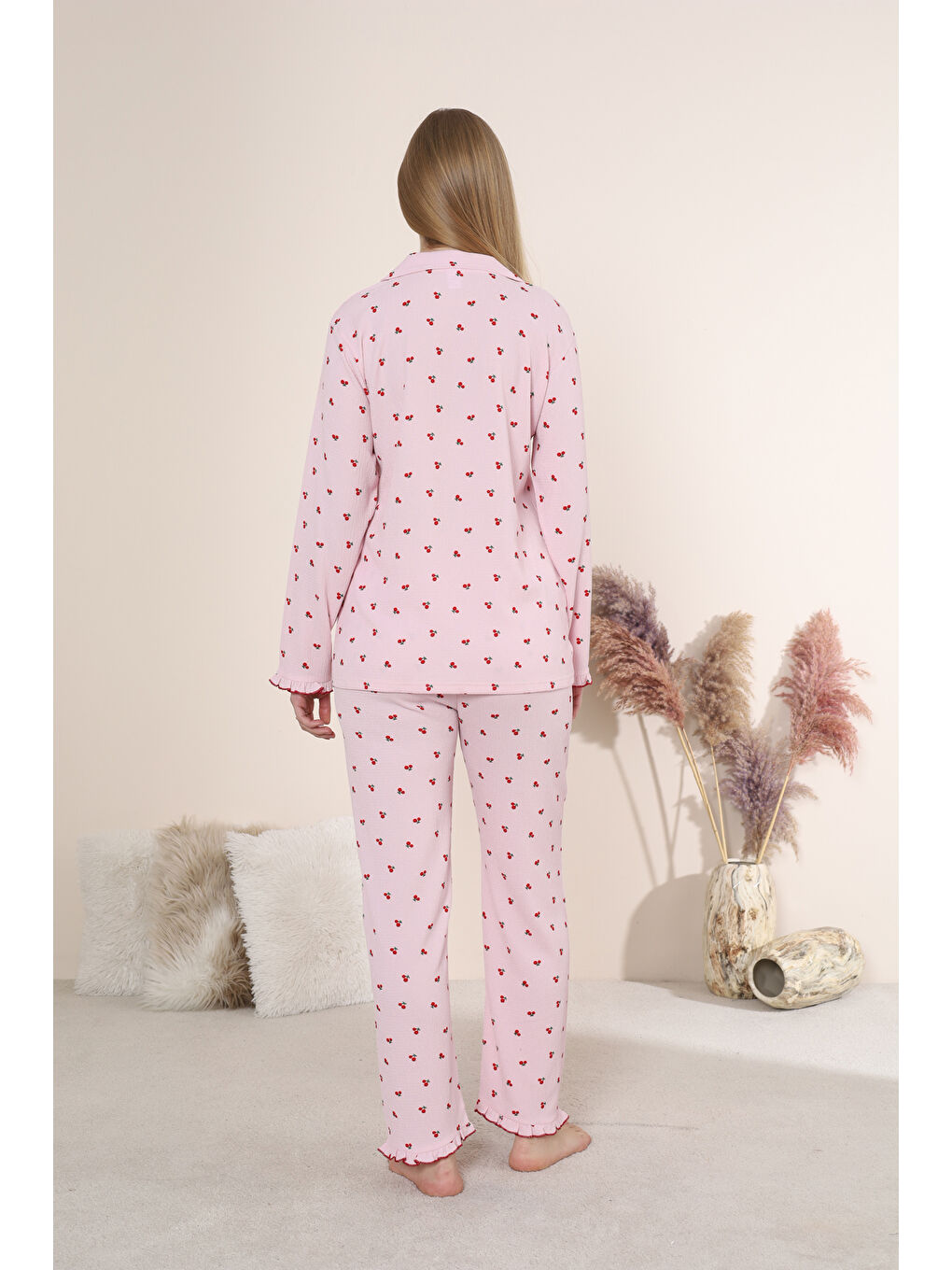 Pembe Bürümcük Kumaş Önden Düğmeli Kiraz Desenli Uzun Kollu Kadın Pijama Takımı 6006-4