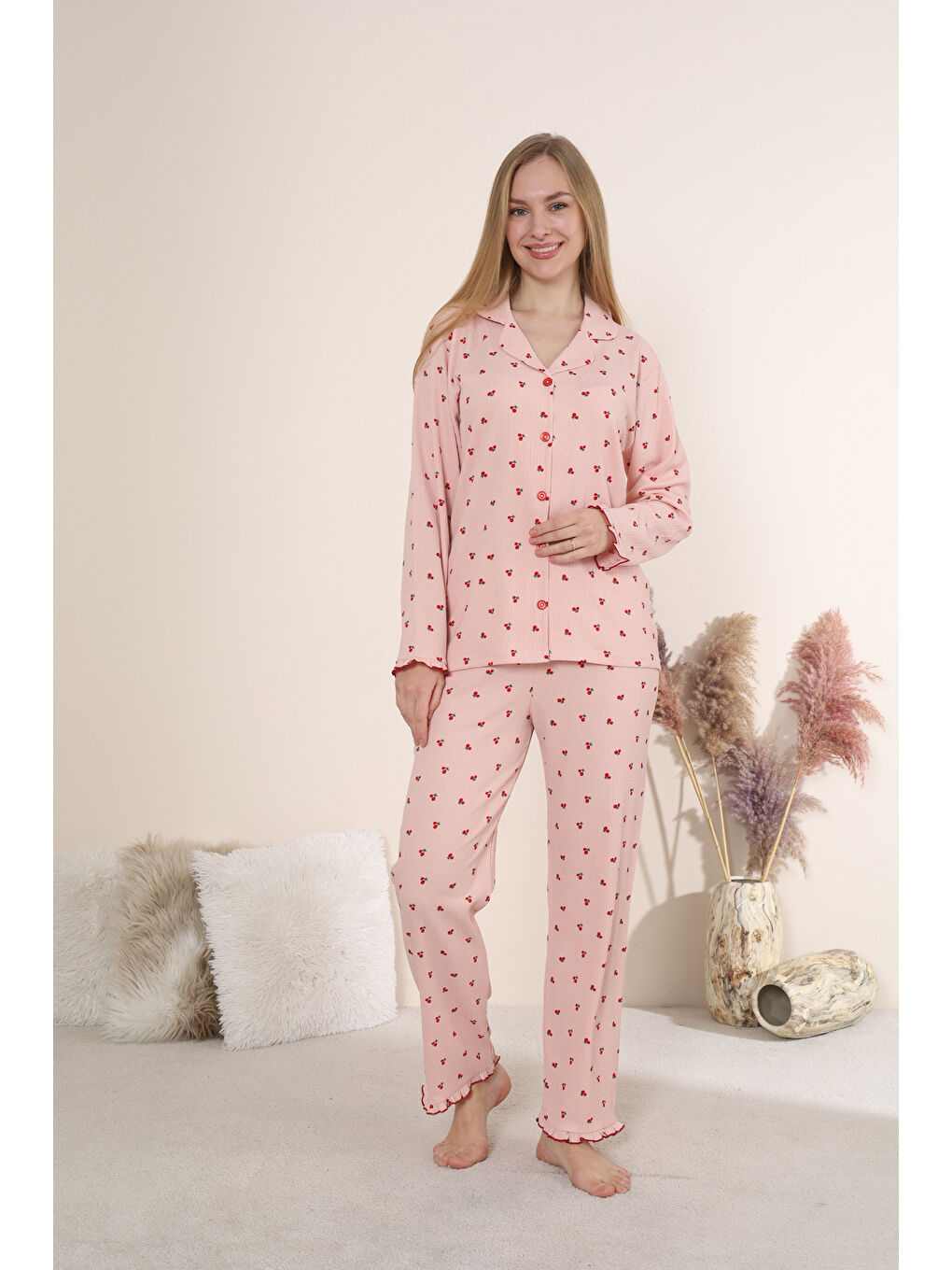 Pembe Bürümcük Kumaş Önden Düğmeli Kiraz Desenli Uzun Kollu Kadın Pijama Takımı 6006-1