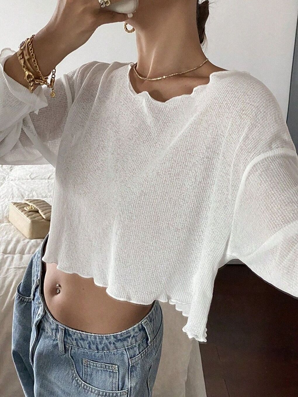 Kadın Beyaz Uzun Geniş Kollu Kayık Yaka Crop Bluz