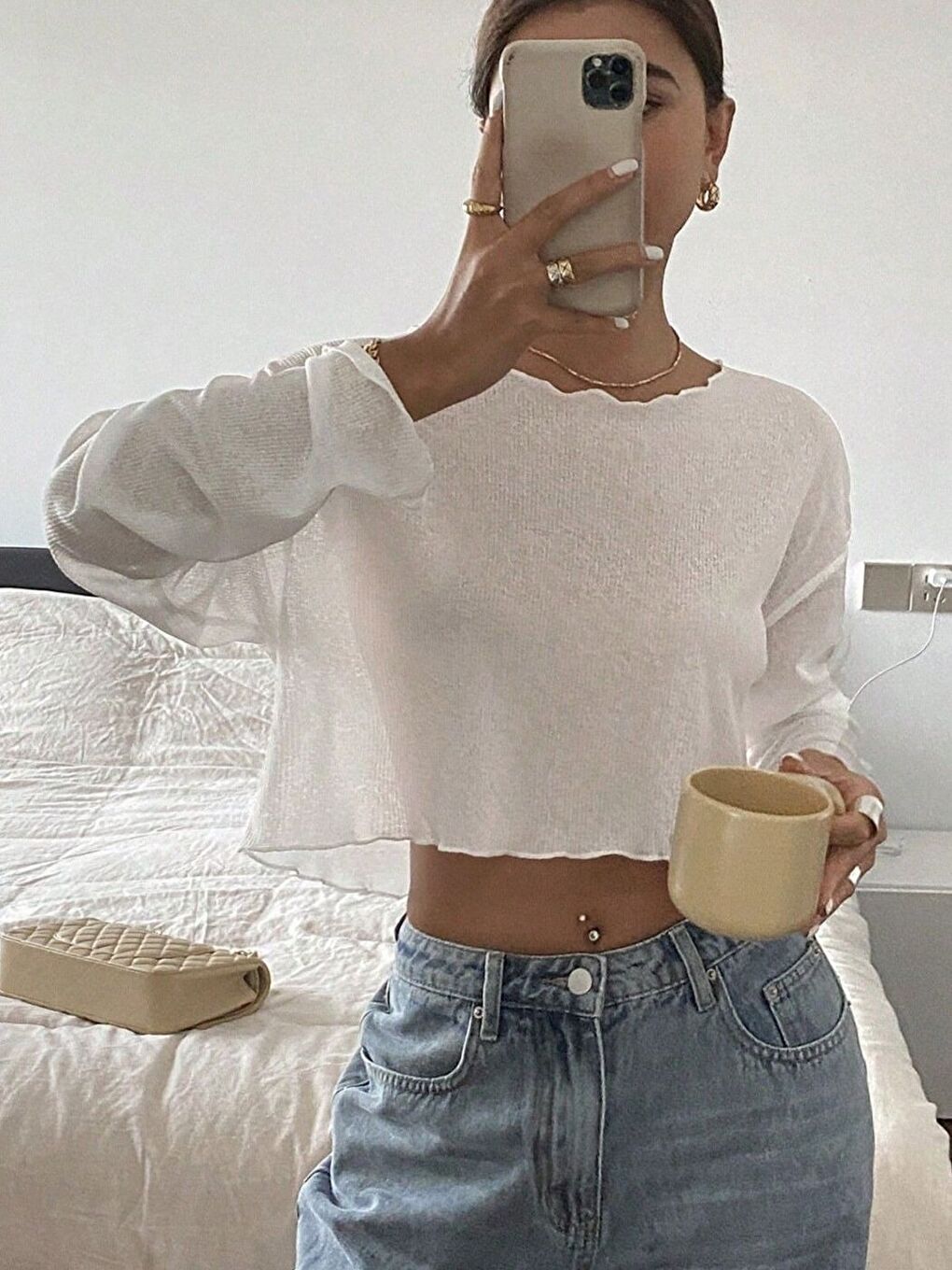 Kadın Beyaz Uzun Geniş Kollu Kayık Yaka Crop Bluz-1