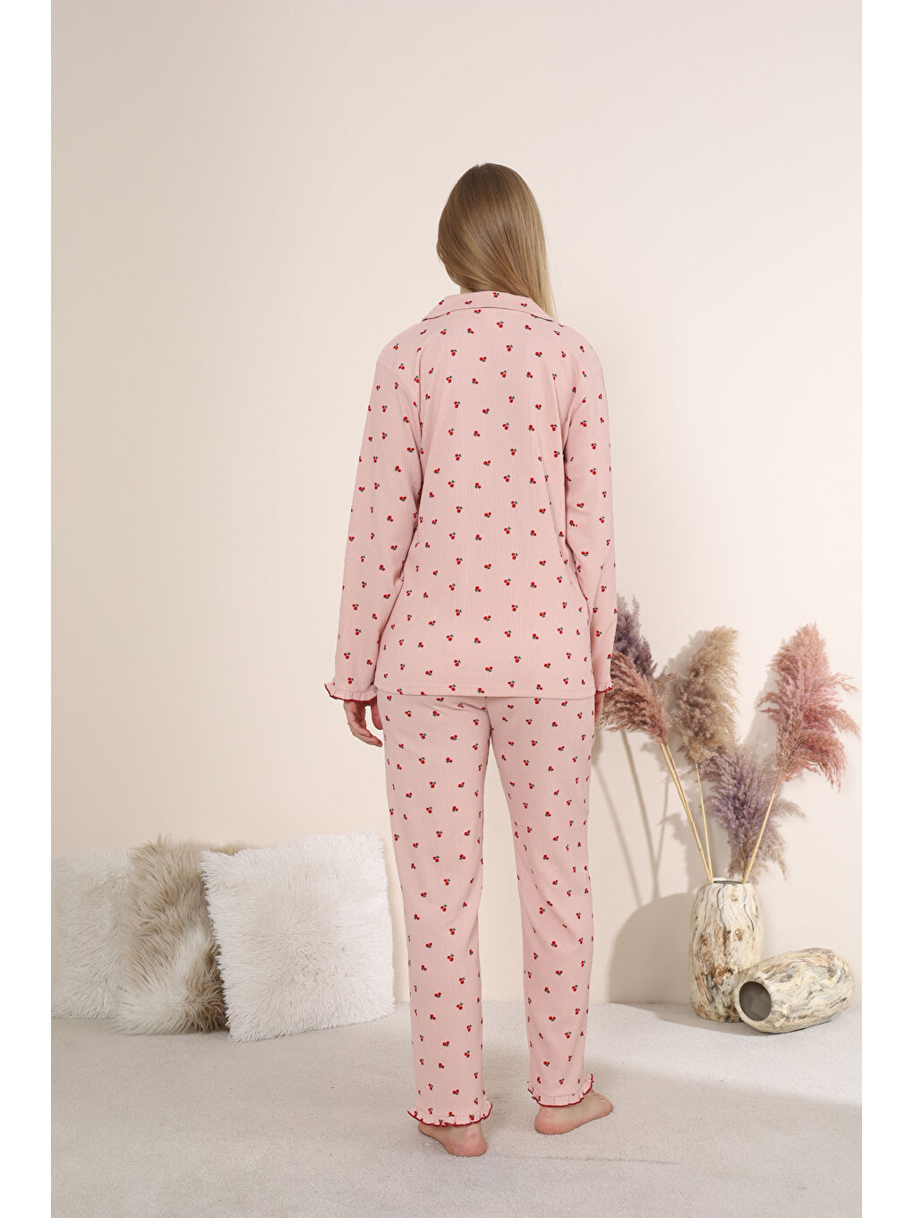 Pembe Bürümcük Kumaş Önden Düğmeli Kiraz Desenli Uzun Kollu Kadın Pijama Takımı 6006-4