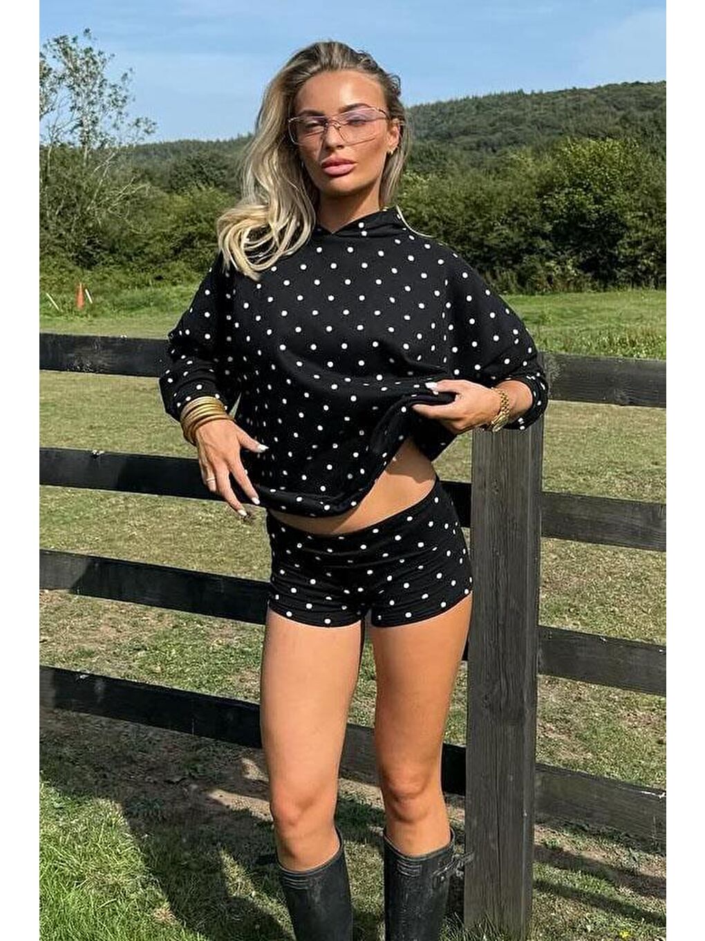 Siyah Puantiyeli Kapüşonlu Kadın Sweatshirt Sh279